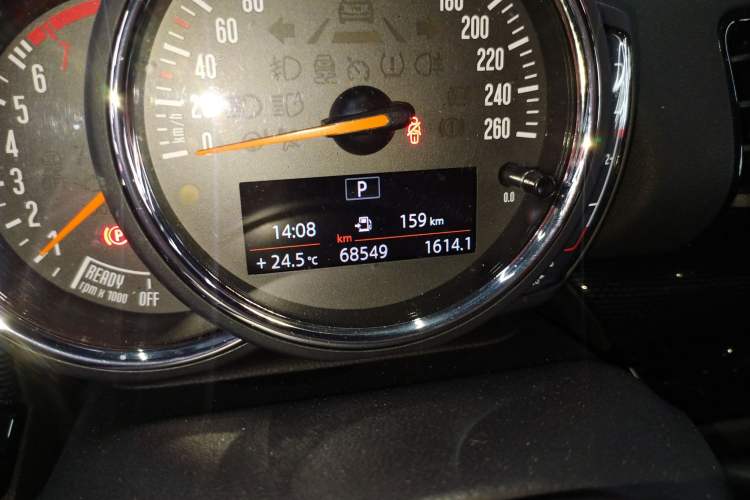 Used MINI Clubman 2018 1.5T COOPER Artist Odometer Close Up