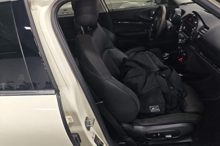 Used MINI Clubman 2018 1.5T COOPER Artist Right Front Seat