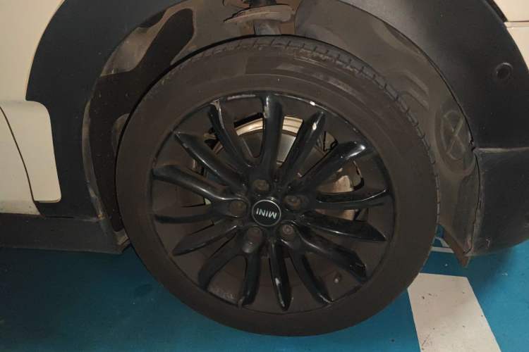Used MINI Clubman 2018 1.5T COOPER Classic Edition Right Front Wheel Hub