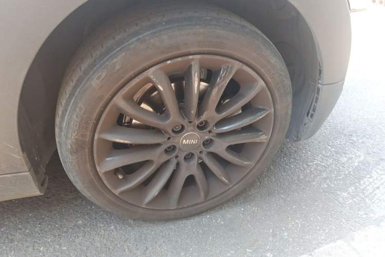 Used MINI Clubman 2018 1.5T COOPER Classic Edition Right Front Wheel Hub