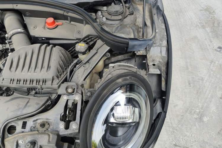 Used MINI Clubman 2019 2.0T COOPER S Engine Bay Left