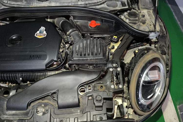 Used MINI Clubman 2019 2.0T COOPER S Engine Bay Left