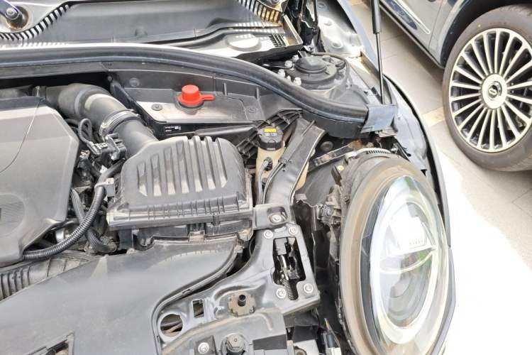 Used MINI Clubman 2019 2.0T COOPER S Engine Bay Left
