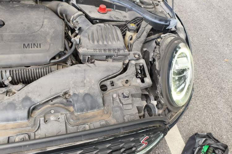 Used MINI Clubman 2019 2.0T COOPER S Engine Bay Left