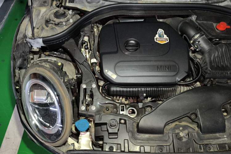 Used MINI Clubman 2019 2.0T COOPER S Engine Bay Right