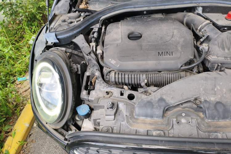 Used MINI Clubman 2019 2.0T COOPER S Engine Bay Right