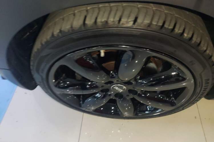 Used MINI Clubman 2019 1.5T COOPER Connoisseur Left Front Wheel Hub