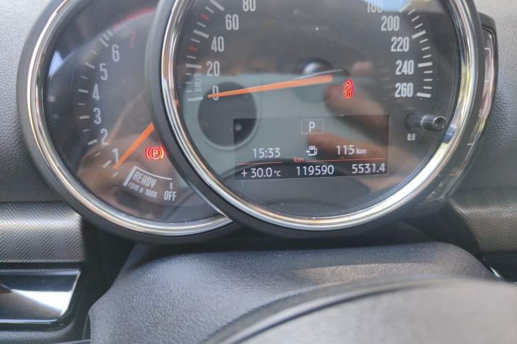 Used MINI Clubman 2019 2.0T COOPER S Odometer Close Up