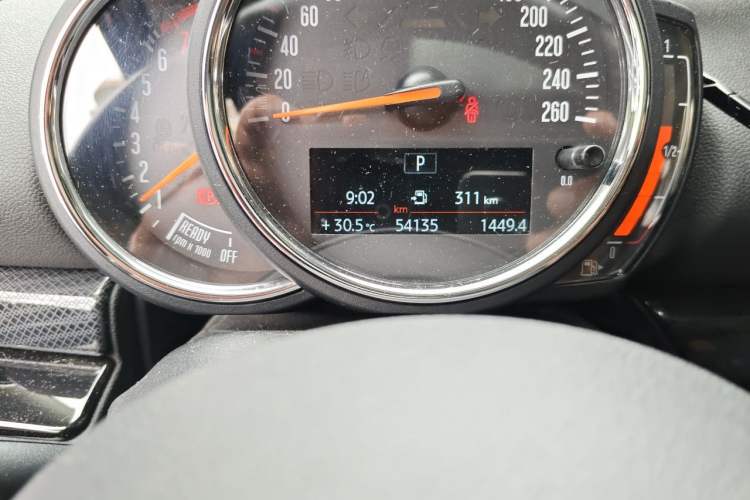 Used MINI Clubman 2019 2.0T COOPER S Odometer Close Up