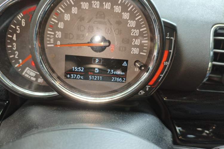 Used MINI Clubman 2019 2.0T COOPER S Odometer Close Up