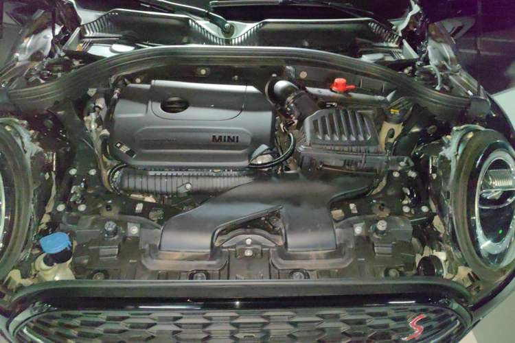 Used MINI Clubman 2019 2.0T COOPER S Engine Bay