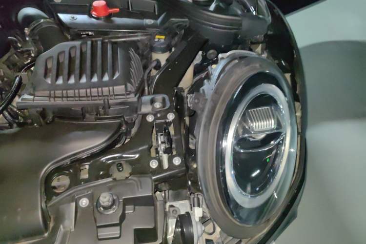 Used MINI Clubman 2019 2.0T COOPER S Engine Bay Left
