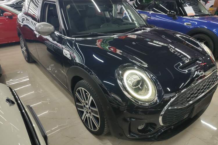 Used MINI Clubman 2019 2.0T COOPER S Front Right 45 Deg