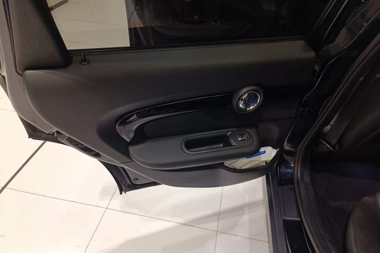 Used MINI Clubman 2019 2.0T COOPER S Left Rear Door Interior