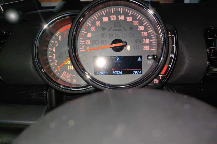 Used MINI Clubman 2019 2.0T COOPER S Odometer Close Up
