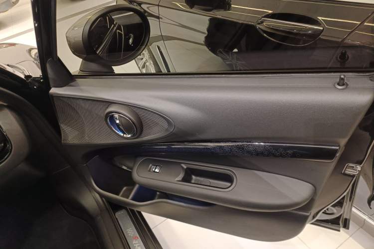 Used MINI Clubman 2019 2.0T COOPER S Right Front Door Interior