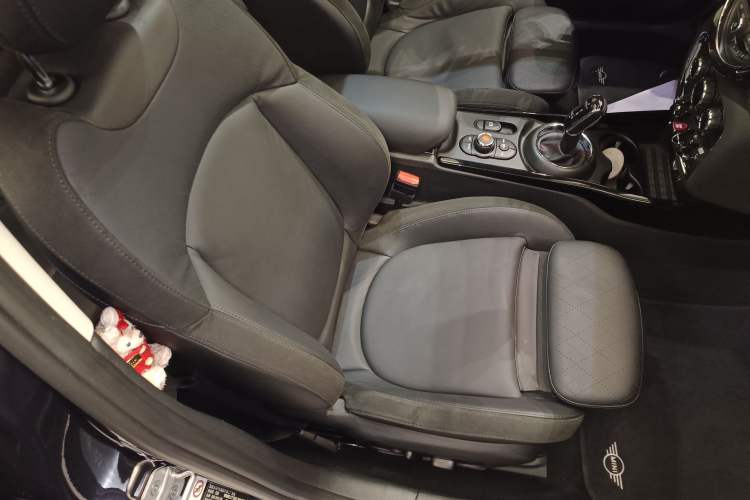 Used MINI Clubman 2019 2.0T COOPER S Right Front Seat
