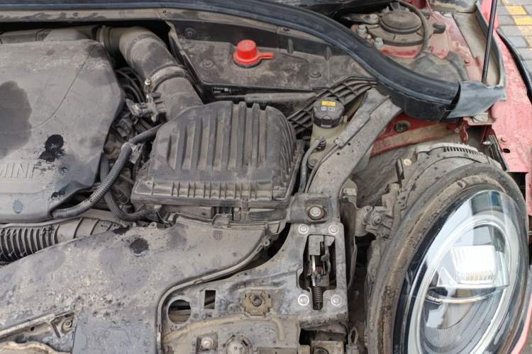 Used MINI Clubman 2019 2.0T COOPER S Engine Bay Left