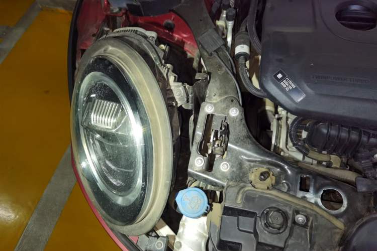 Used MINI Clubman 2019 1.5T COOPER Connoisseur Engine Bay Right