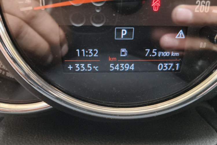 Used MINI Clubman 2019 1.5T ONE Odometer Close Up