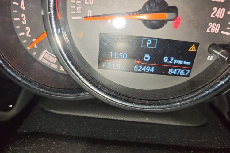 Used MINI Clubman 2019 2.0T COOPER S Odometer Close Up