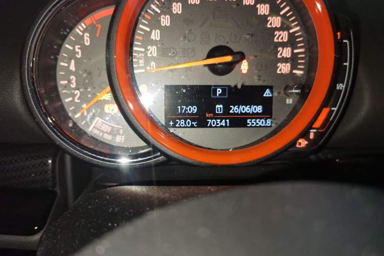 Used MINI Clubman 2019 1.5T COOPER Connoisseur Odometer Close Up