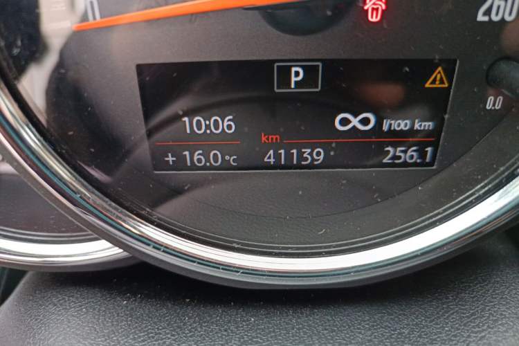 Used MINI Clubman 2019 2.0T COOPER S Odometer Close Up