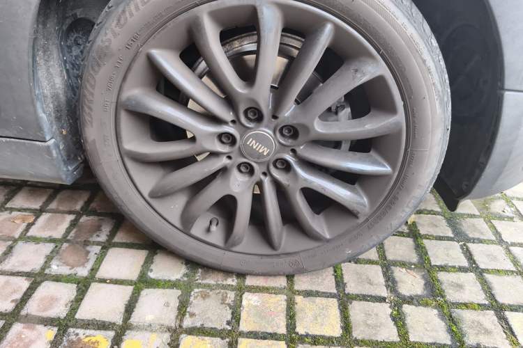Used MINI Clubman 2019 1.5T ONE Right Front Wheel Hub