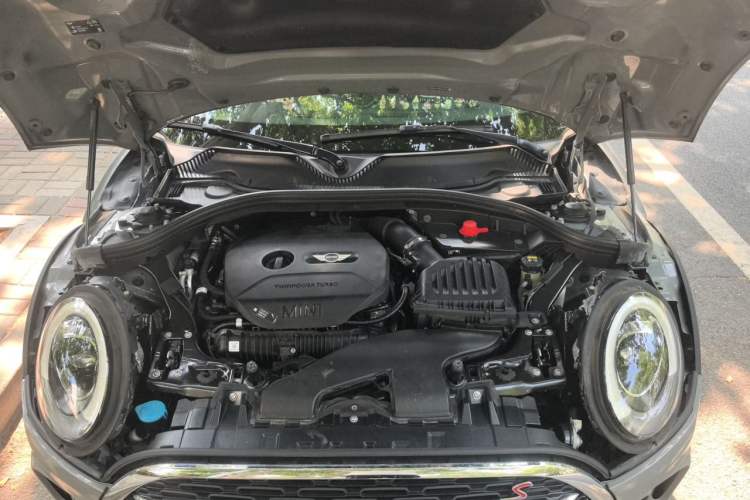 Used MINI Clubman 2019 2.0T COOPER S Moon Edition Engine Bay
