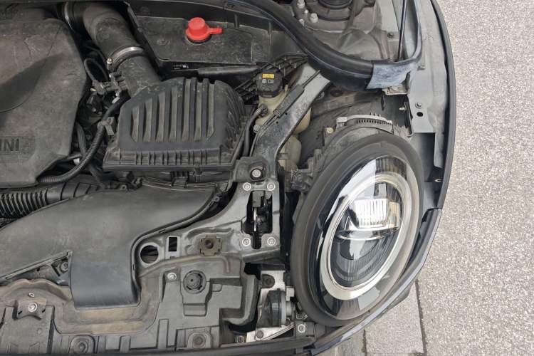 Used MINI Clubman 2019 2.0T COOPER S Engine Bay Left