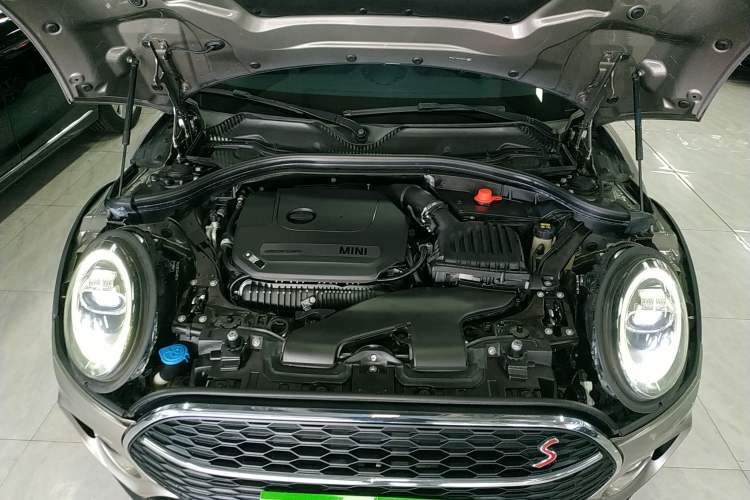 Used MINI Clubman 2019 2.0T COOPER S Engine Bay