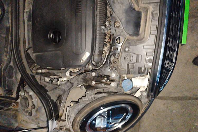 Used MINI Clubman 2019 2.0T COOPER S Engine Bay Right