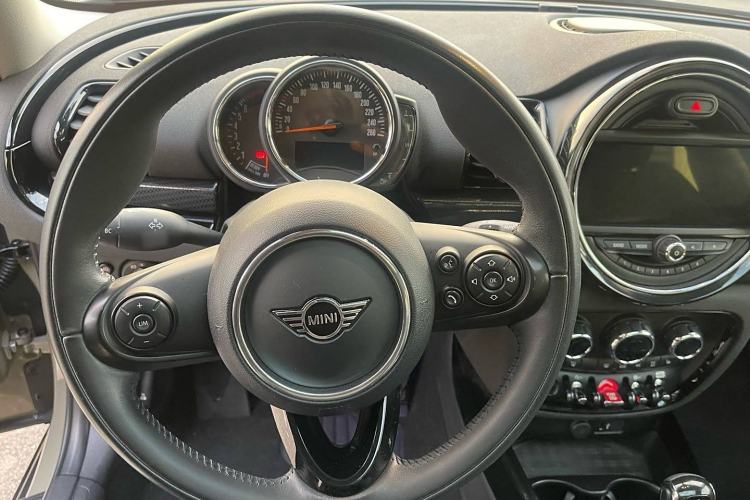 Used MINI Clubman 2019 1.5T COOPER Interior 2
