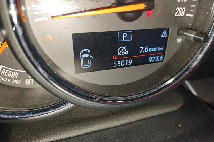 Used MINI Clubman 2019 2.0T COOPER S Odometer Close Up