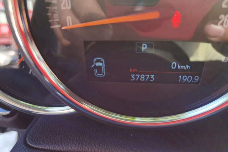 Used MINI Clubman 2019 2.0T COOPER S Odometer Close Up