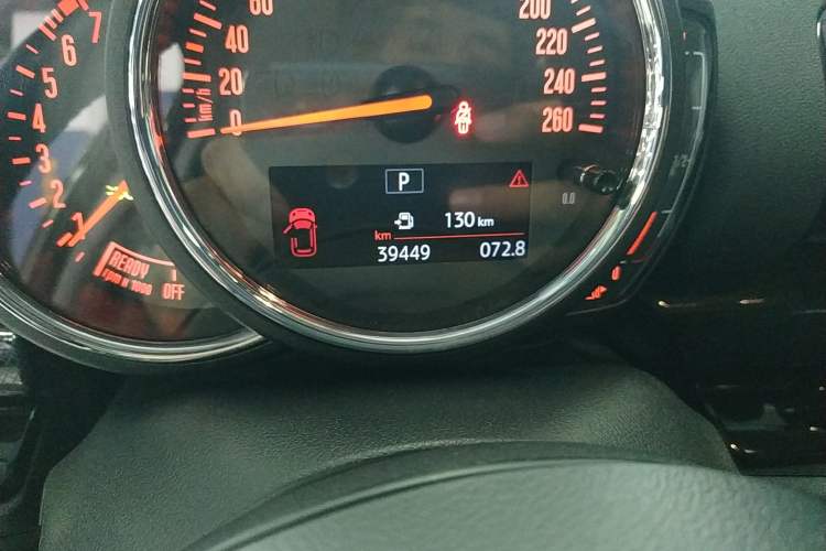 Used MINI Clubman 2019 2.0T COOPER S Odometer Close Up