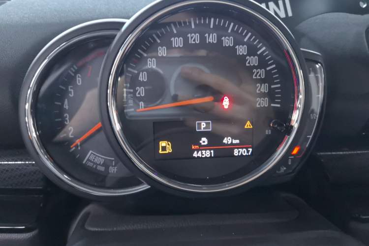 Used MINI Clubman 2019 1.5T COOPER Odometer Close Up