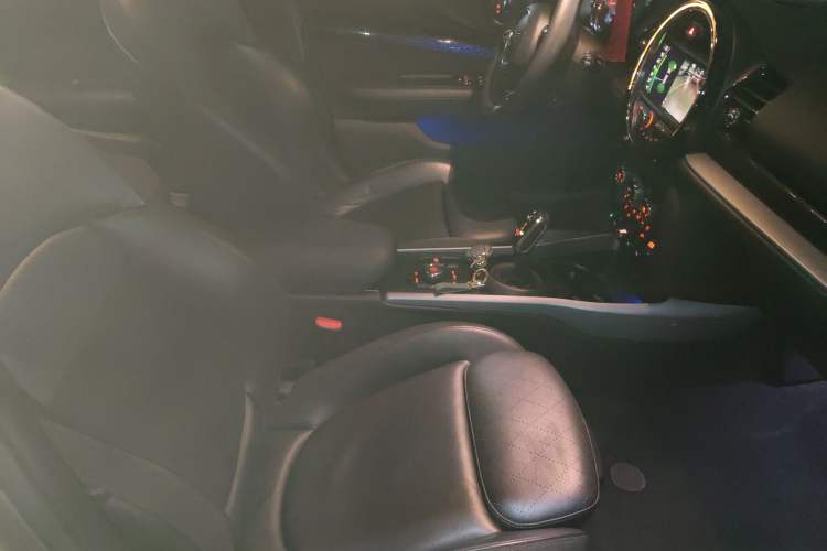 Used MINI Clubman 2019 1.5T COOPER Connoisseur Right Front Seat