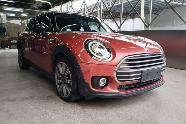 Used MINI Clubman 2019 1.5T COOPER Connoisseur Front Right 45 Deg