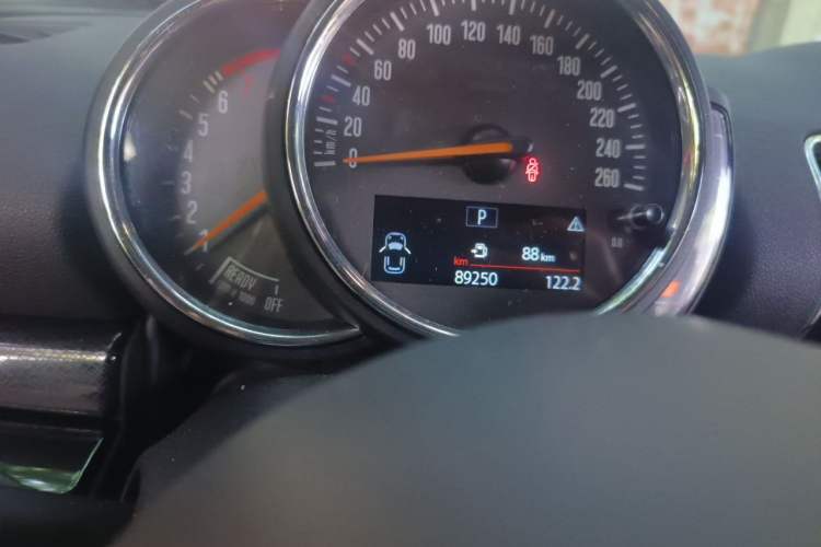 Used MINI Clubman 2019 1.5T COOPER Connoisseur Odometer Close Up