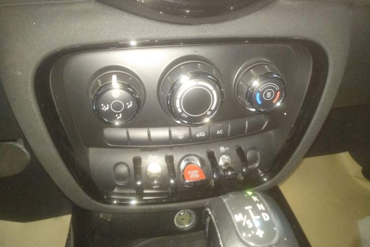 Used MINI Clubman 2019 1.5T ONE Audio And AC Panel