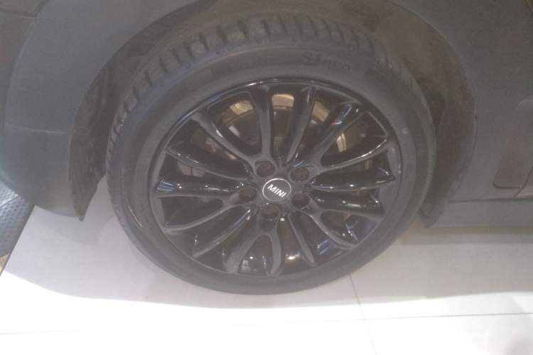 Used MINI Clubman 2019 1.5T ONE Left Front Wheel Hub