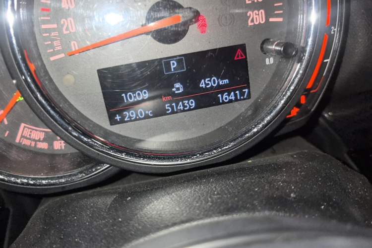 Used MINI Clubman 2019 2.0T COOPER S Odometer Close Up