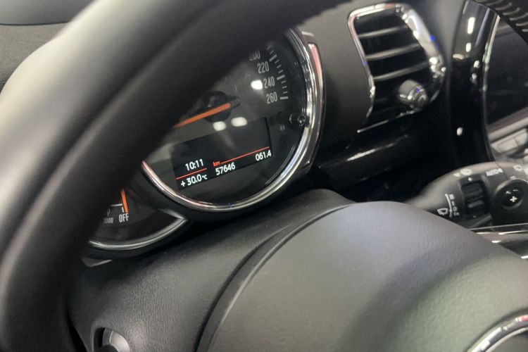Used MINI Clubman 2019 2.0T COOPER S Odometer Close Up
