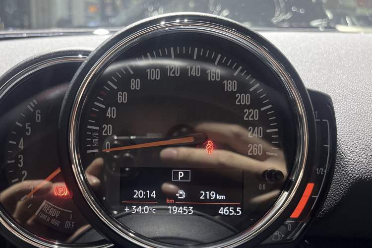 Used MINI Clubman 2019 1.5T COOPER Connoisseur Odometer Close Up