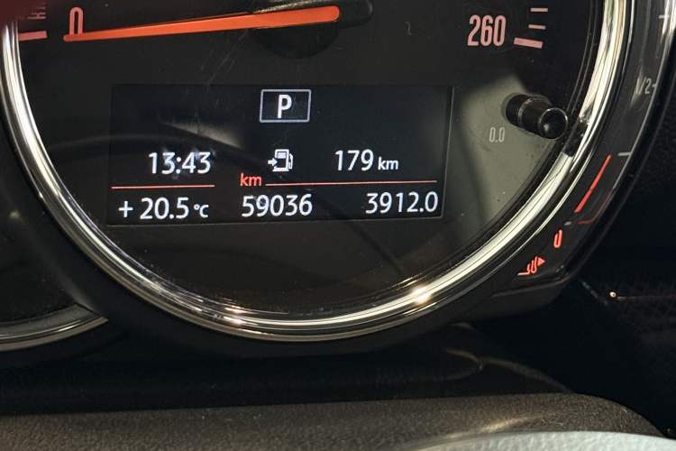 Used MINI Clubman 2019 1.5T COOPER Odometer Close Up