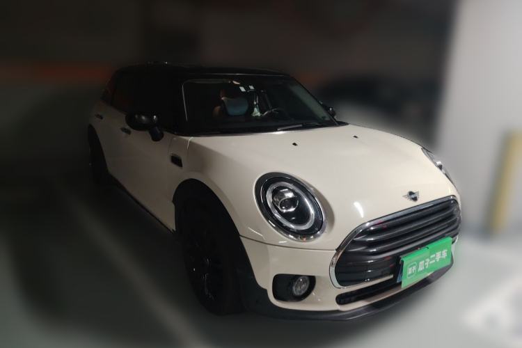 Used MINI Clubman 2019 1.5T ONE Front Right 45 Deg