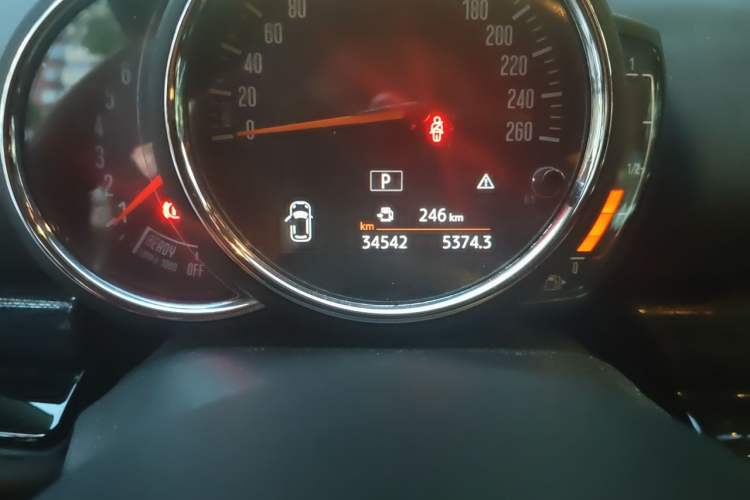 Used MINI Clubman 2019 1.5T ONE Odometer Close Up