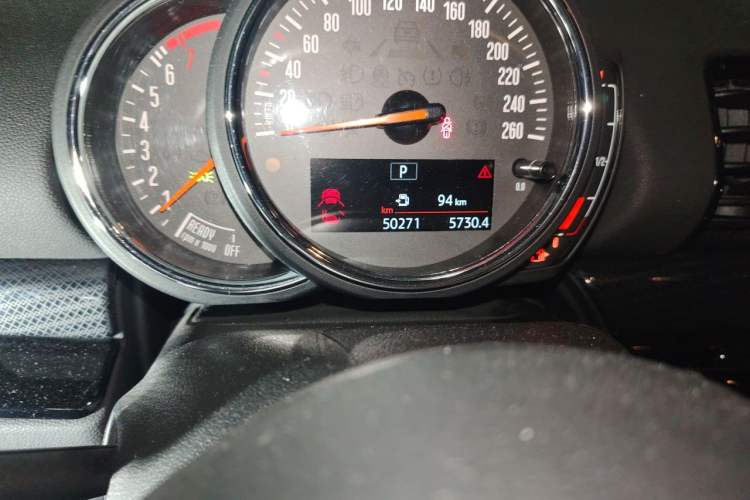Used MINI Clubman 2019 1.5T ONE Odometer Close Up