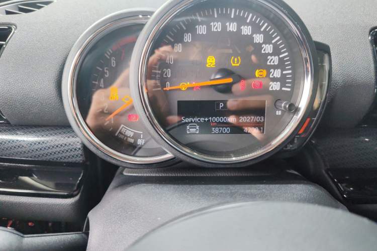Used MINI Clubman 2019 1.5T ONE Odometer Close Up